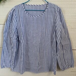 *NEW* Woman's Pin Stripe Blouse.  Size Large.